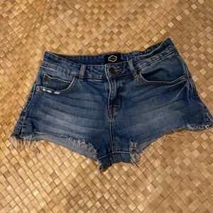 RVCA SHORTS SIZE 26